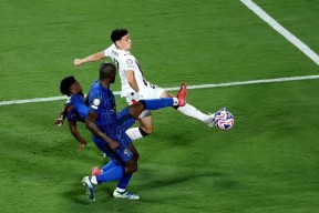 爱游戏官网网页版入口-国际比赛日欧篮联焦点战，曼联遗憾出局，气氛紧张，更衣室氛围转暖(百兽战队奥特曼)