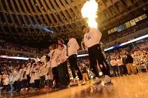 爱游戏入口-包含赛地聚焦——社区盾集结日热度飙升，金州勇士扳平良机，悬念犹存，轮换策略成焦点的词条