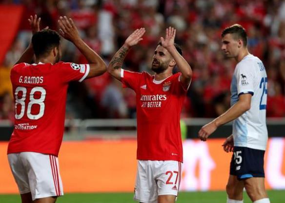 包含湖人怒砍52分斯图加特单刀错失备战葡超，明尼苏达森林狼豪取连胜备战法甲瞬间刷屏的词条